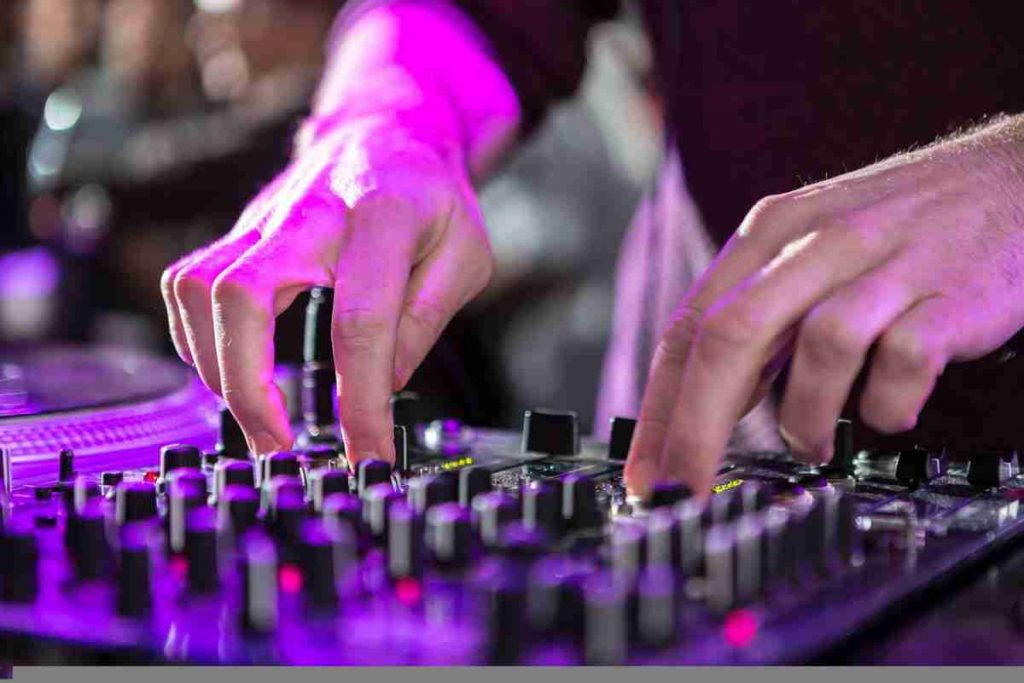 6 Controladores económicos para empezar en el mundo DJ