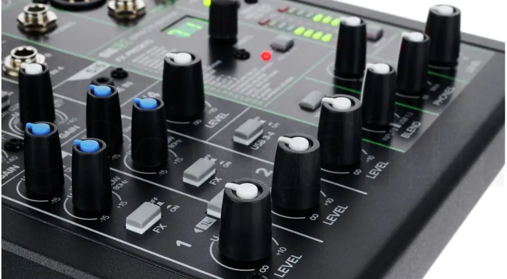 comprar mackie mixer profx6v3 en león